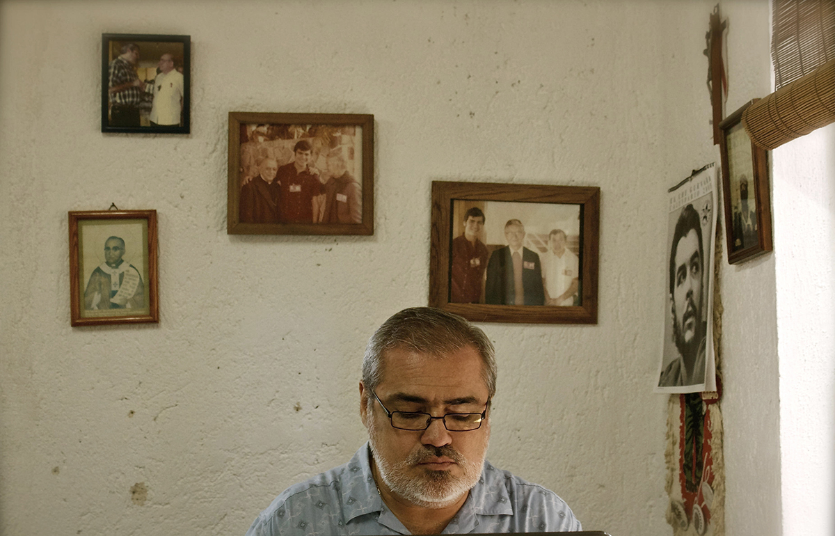 Raúl Lugo en su estudio.