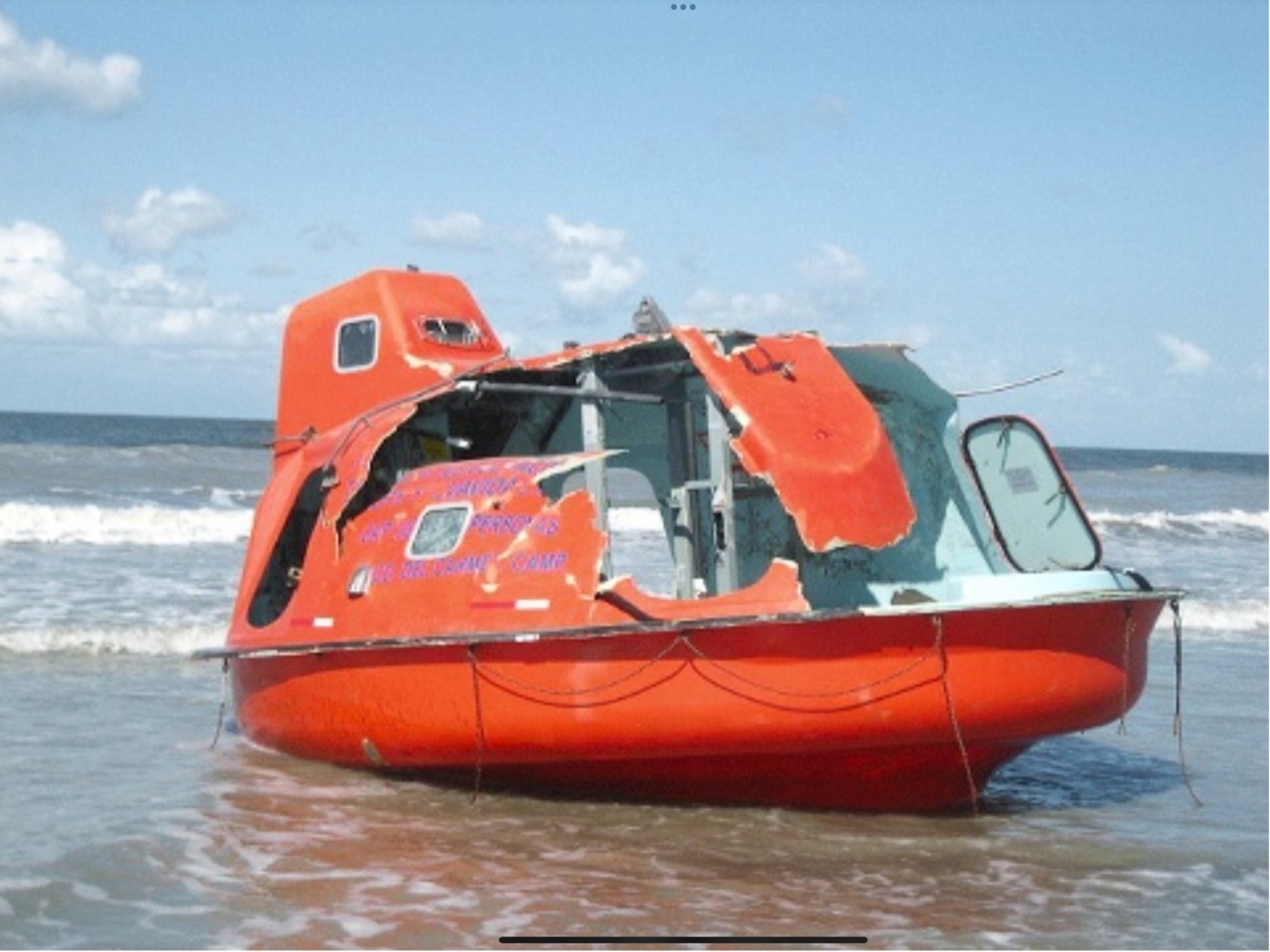 Embarcación de salvamento conocida como mandarina.